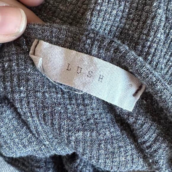 Womens Shirt Size XL Grey Hoodie Lightweight Layering Hiking Camping Traveling - Picture 7 of 7